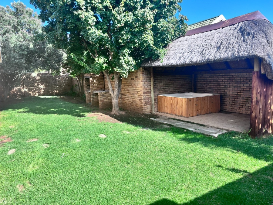 2 Bedroom Property for Sale in Heuwelsig Free State